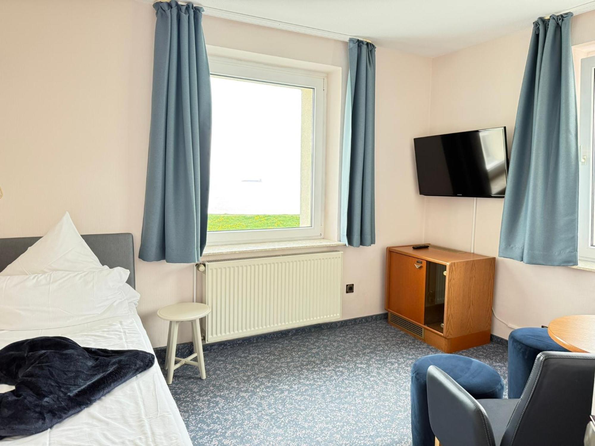 Seehotel Neue Liebe Куксхафен Экстерьер фото